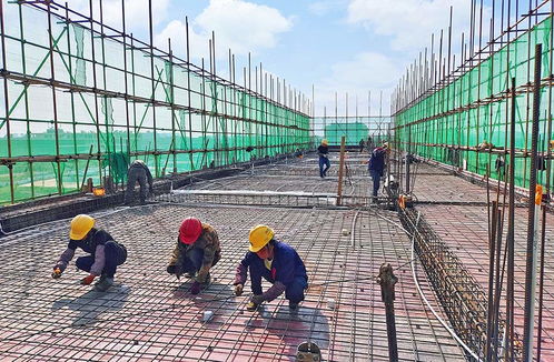 廣西建工二建 春節堅守崗位不打烊，重點項目施工建設忙